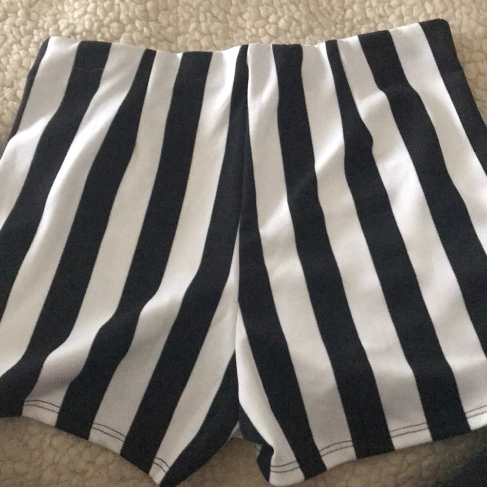 Shorts - Picture 5 of 6